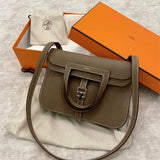  shopper bag interior and compartment view 9