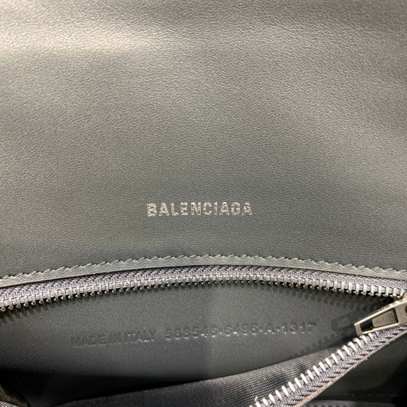 Structured Premium PU Leather Handbag - Signature Hardware Accents | Women's Designer-Inspired Purse #576 - texture close-up (image 9) of designer-inspired handbag