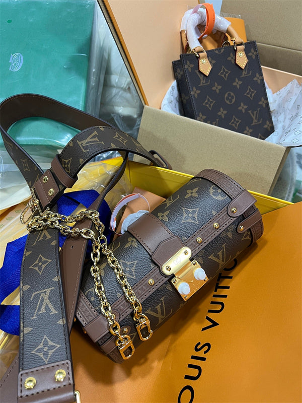  everyday bag interior and compartment view
