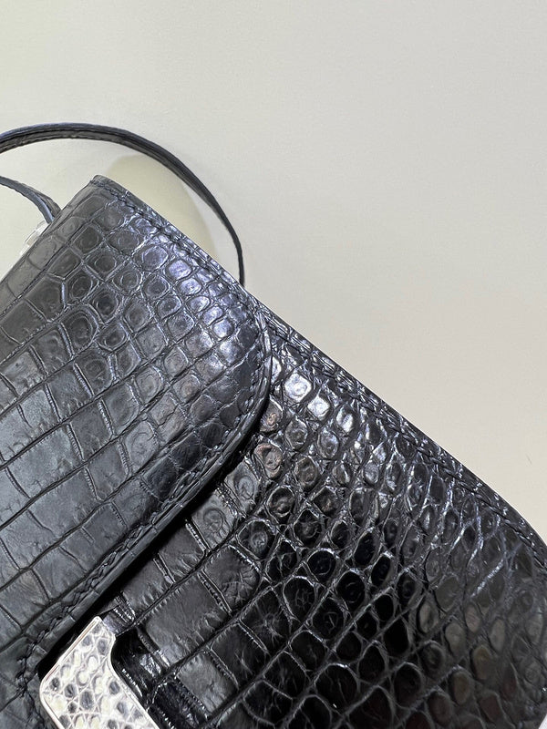 Side view of smart structured handbag