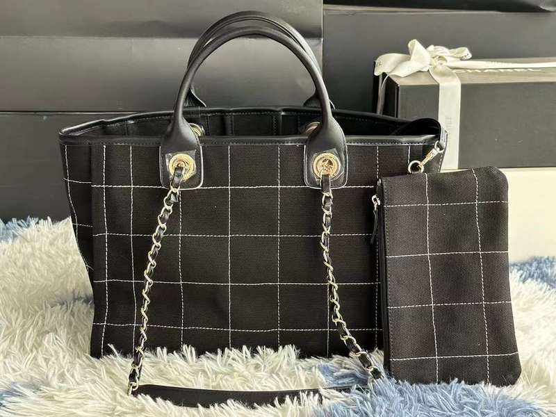 Zivas Charm Timeless Appeal Luxury Handbag (Elevated Accessory Essential) – Interior View