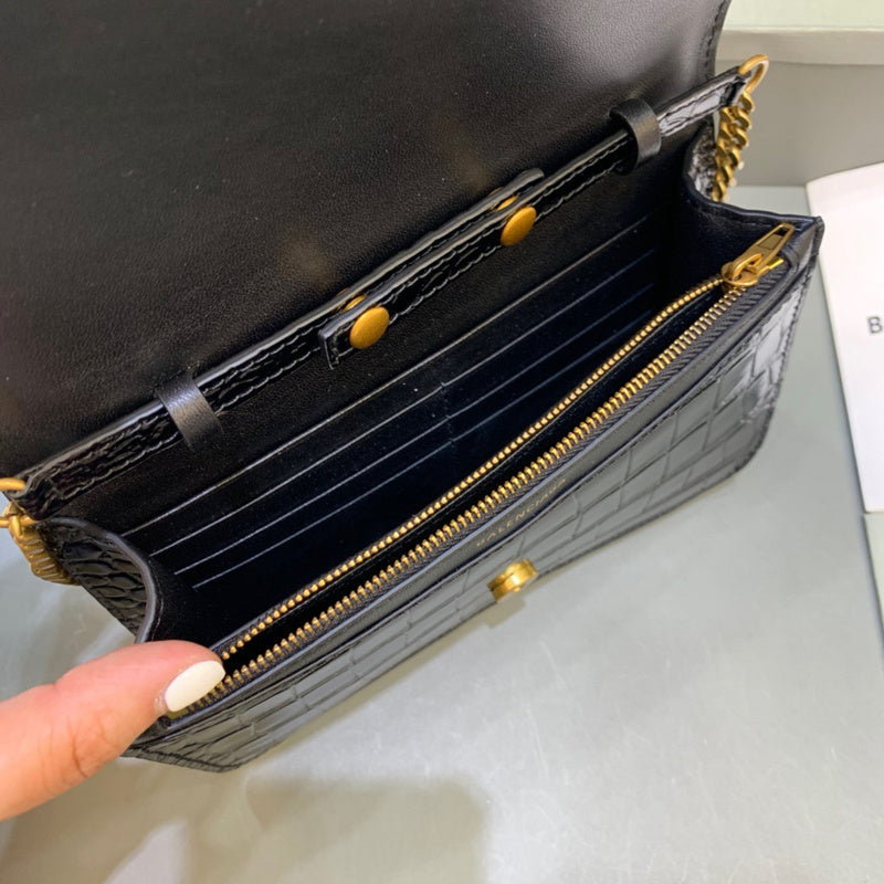 Contemporary Vegan Leather Handbag - Chic Everyday Appeal | Women's Premium Handbag #473 - texture close-up (image 9) of designer-inspired handbag