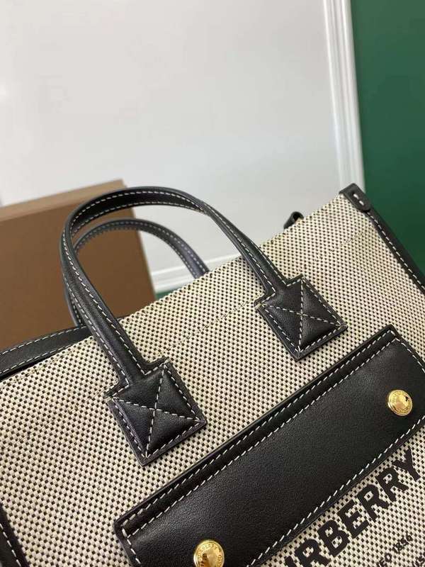 Ziva's Charm handbag – close-up view (one versatile size)