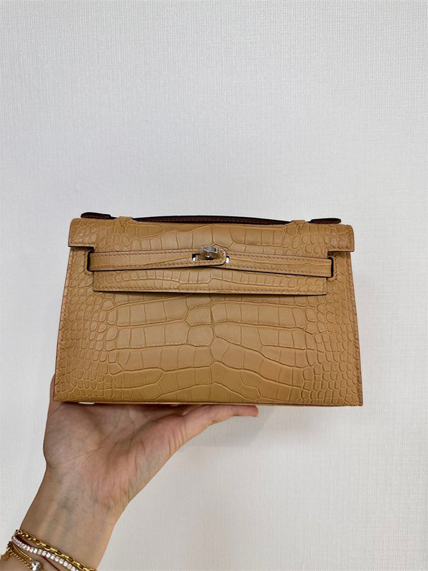  Clean-Lined carryall bag front view
