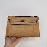 Clean-Lined carryall bag front view