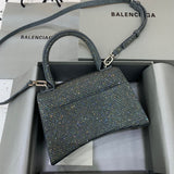 Zivas Charm Classic Sensibility Statement Handbag (Contemporary Shape Language) – Detail View