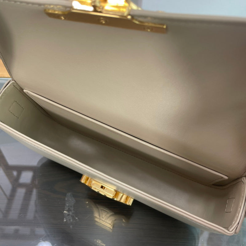 Handle and strap detail of classic refined women's handbag – women's luxury accessory