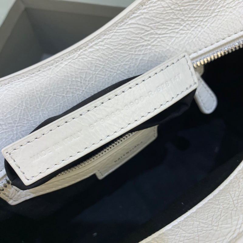Understated Premium PU Leather Handbag - Chic Everyday Appeal | Women's Statement Accessory #336 - texture close-up (image 9) of designer-inspired handbag