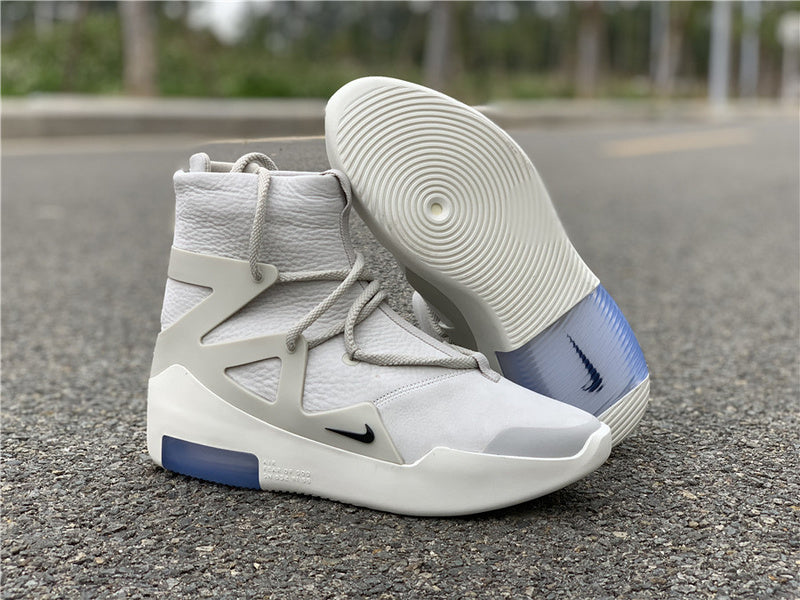 Nike Men's & Women's Premium Low-Top Trainers — Style 097 interior view