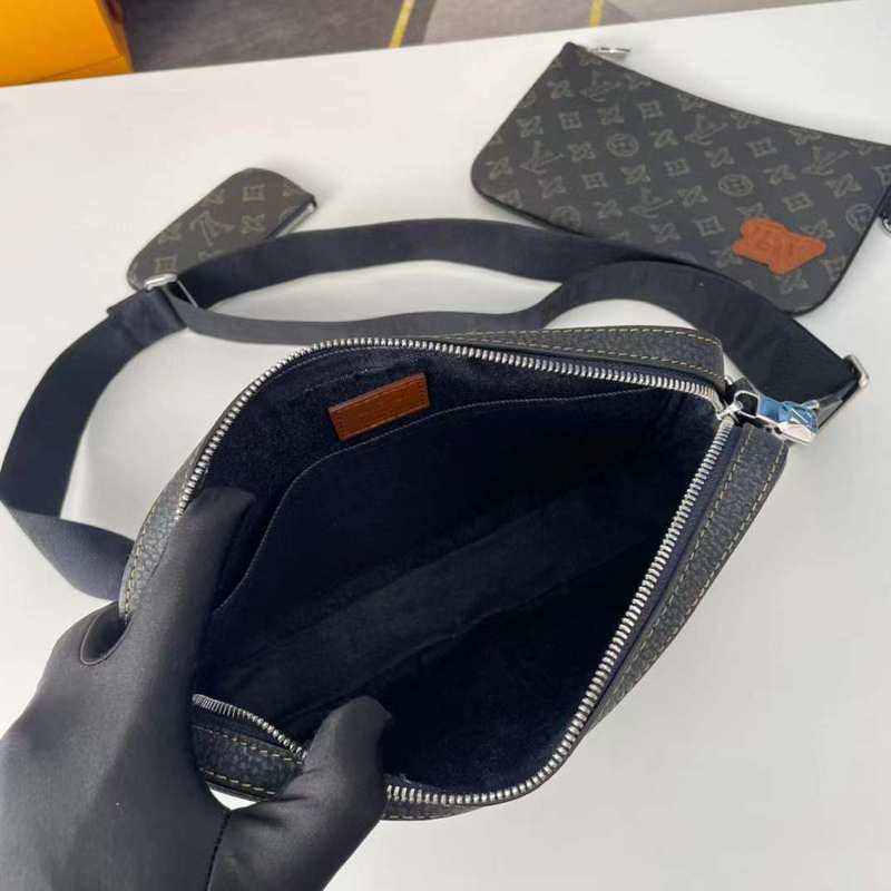 Front view of classic signature women's handbag – women's everyday handbag