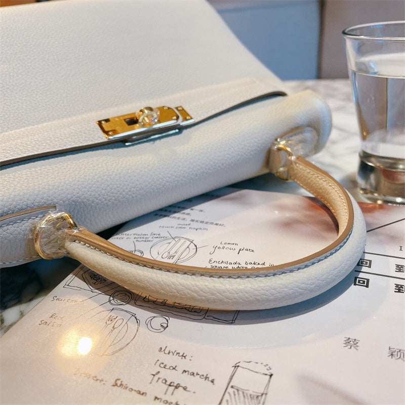  everyday bag close-up of hardware and finish 11