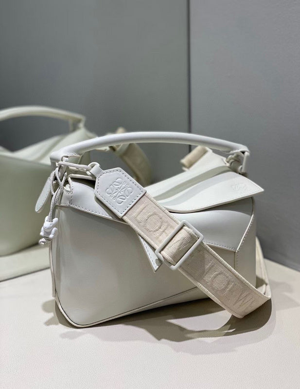 Ziva's Charm handbag – detail view (24cm*16.5cm*10.5cm)