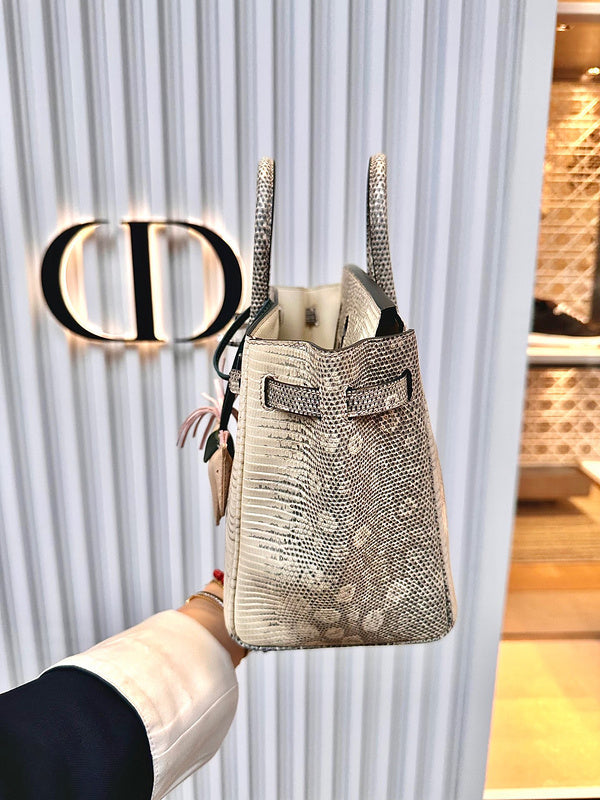 Understated bag women's premium everyday handbag