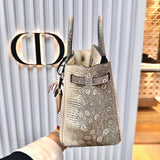 Understated bag women's premium everyday handbag