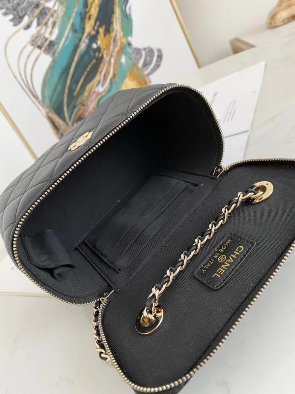 Zivas Charm Effortless Sophistication Fashion Handbag (Everyday Luxury Essential) – Angled View