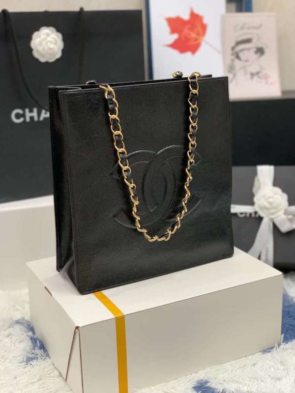 Zivas Charm Versatile Design Designer Handbag (Refined Modern Silhouette) – Detail View