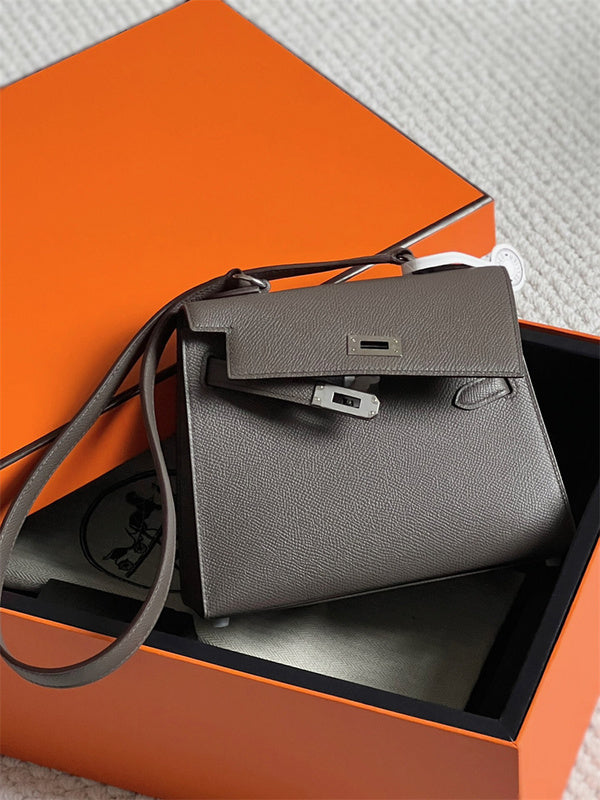  top-handle bag interior and compartment view
