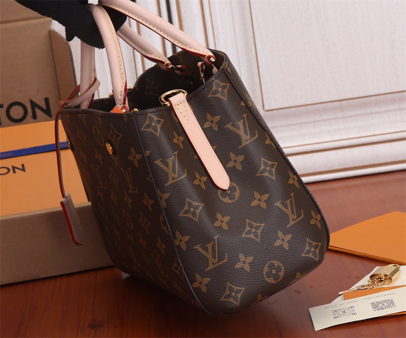  Streamlined shopper bag carried on shoulder 10