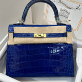  Minimalist everyday bag front view