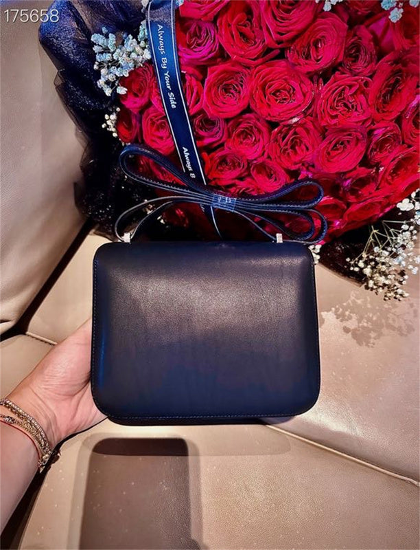  handbag interior and compartment view 15