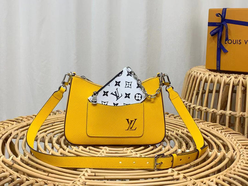 Side profile of modern polished women's handbag – women's luxury accessory