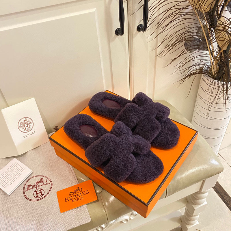 Hermes sandals Style 067 - styled lifestyle view