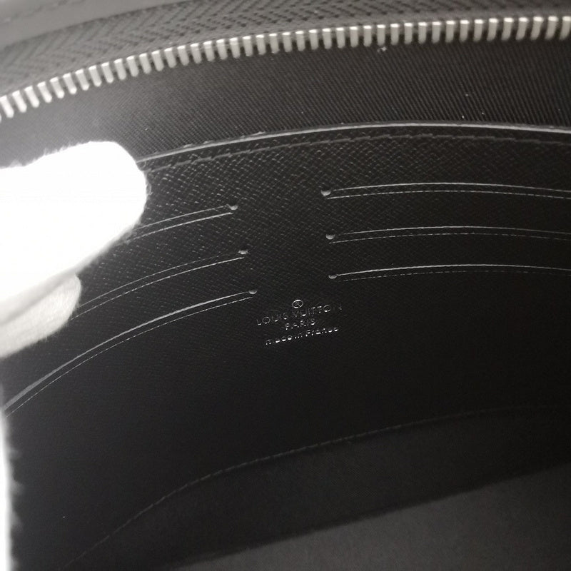 Front view of everyday-luxe modern women's handbag – women's everyday handbag