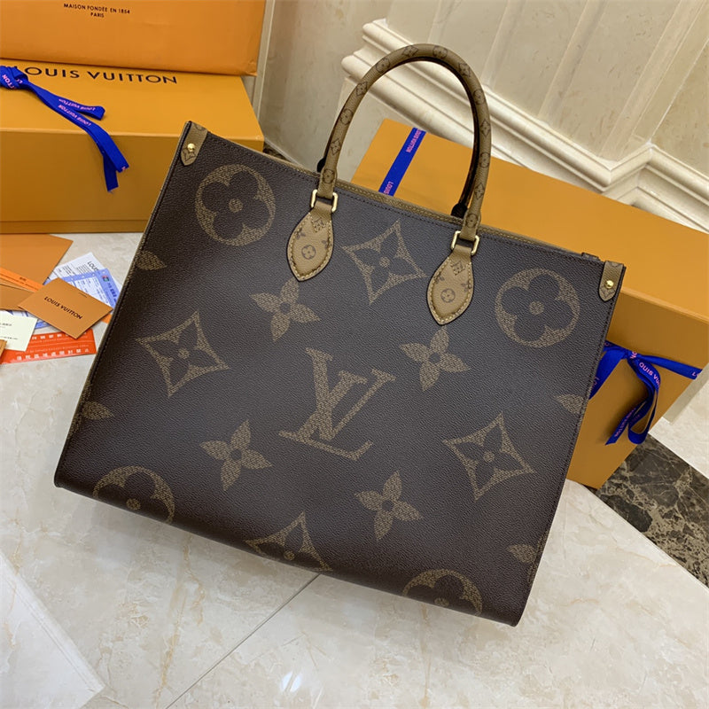  Tailored crossbody bag front view 19