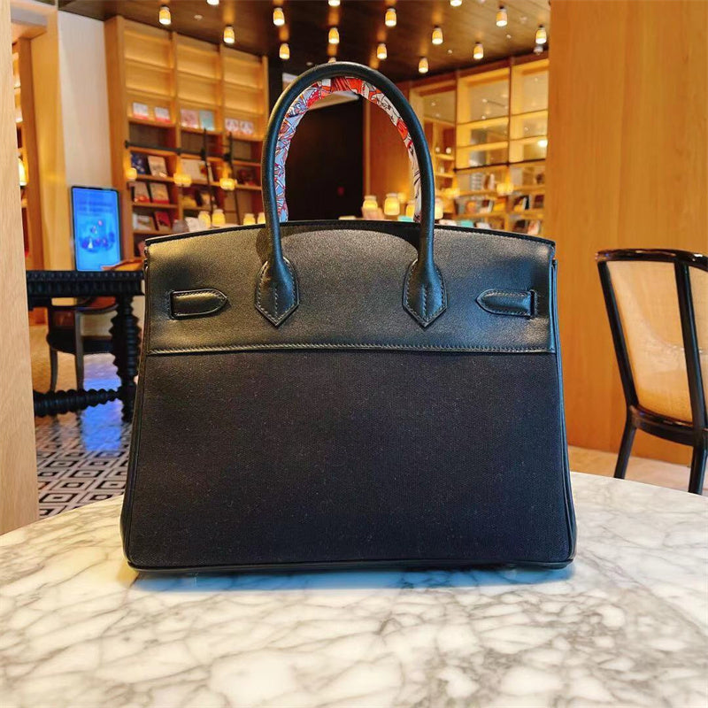  crossbody bag interior and compartment view 9
