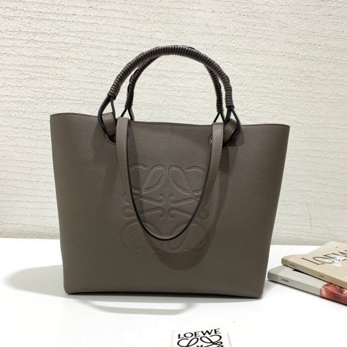 Ziva's Charm handbag – carry view (29cm*25cm*14cm)