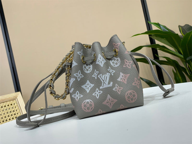  signature everyday bag detail view showing craftsmanship