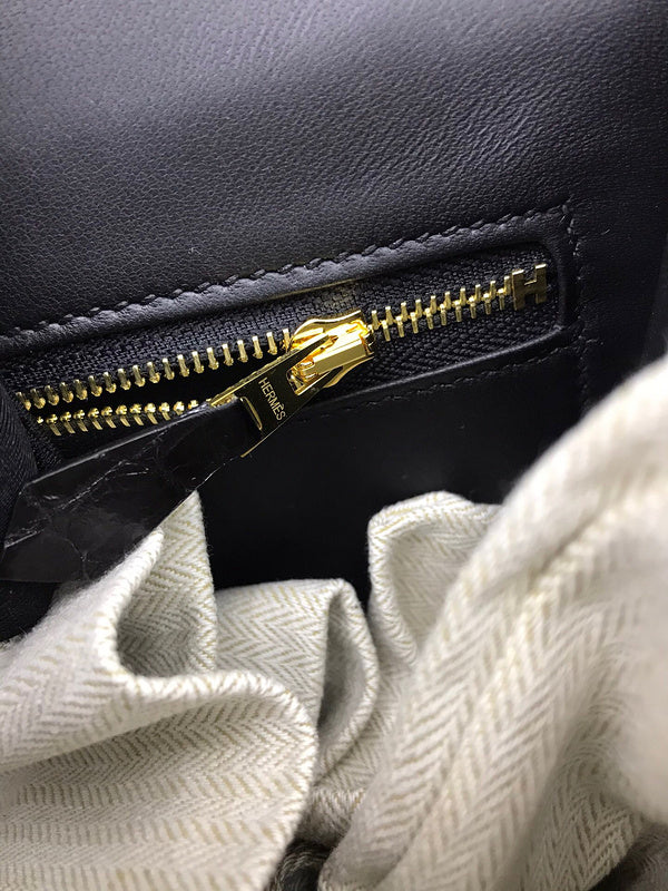 Streamlined bag women's premium everyday handbag