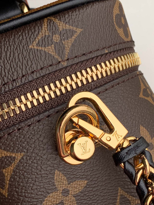 Side profile of refined classic women's handbag – women's premium purse
