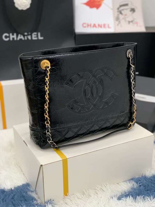 Zivas Charm Chic Craftsmanship Luxury Handbag (Structured Everyday Essential) – Detail View