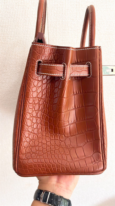  carryall bag close-up of hardware and finish