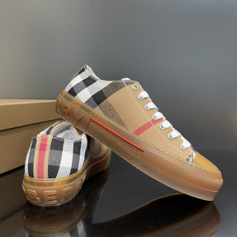 Burberry shoes Style 336 - sole and craftsmanship detail
