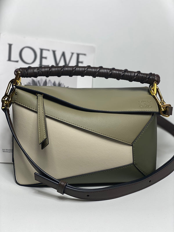 Ziva's Charm handbag – carry view (18cm*12.5cm*8cm)