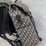 Styled lifestyle shot of elevated classic women's handbag – women's premium purse