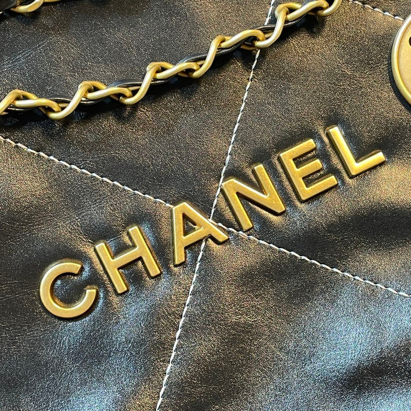 Zivas Charm Chic Craftsmanship Designer Handbag (Designer-Inspired Craftsmanship) – Close-Up Detail