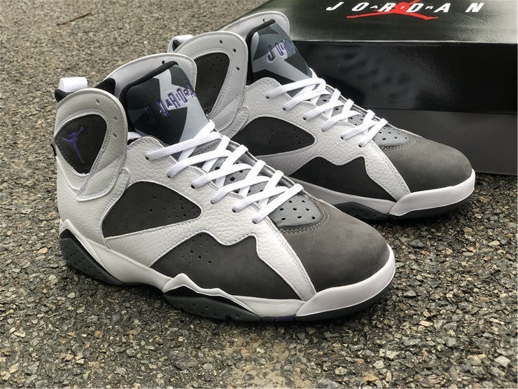 Nike Men's & Women's Premium Low-Top Trainers — Style 181 angle view