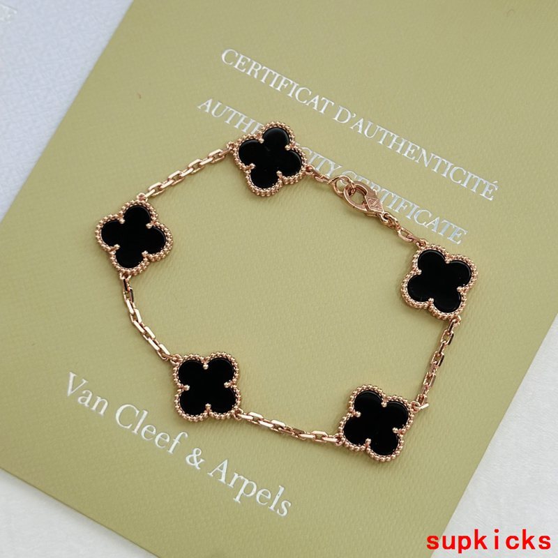 Close-up detail view of Van Cleef & Arpels unisex jewelry piece