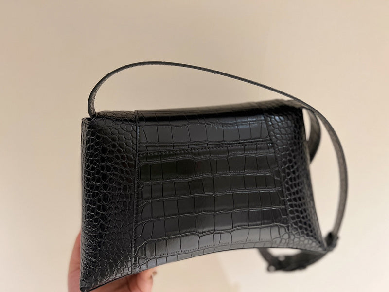 Ziva's Charm handbag – back view (one versatile size)