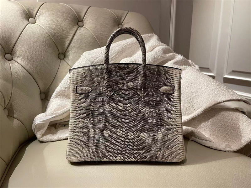  Effortless tote bag front view 7
