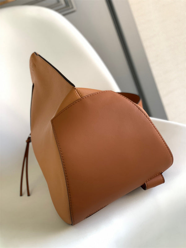 Ziva's Charm handbag – lifestyle view (47cm*25cm*17cm)