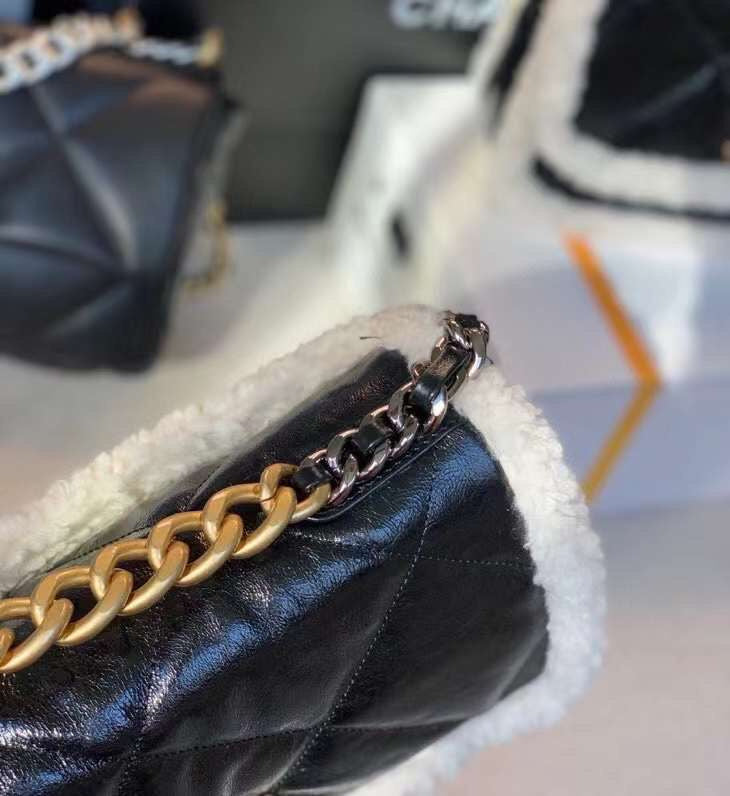  spacious purse view 8