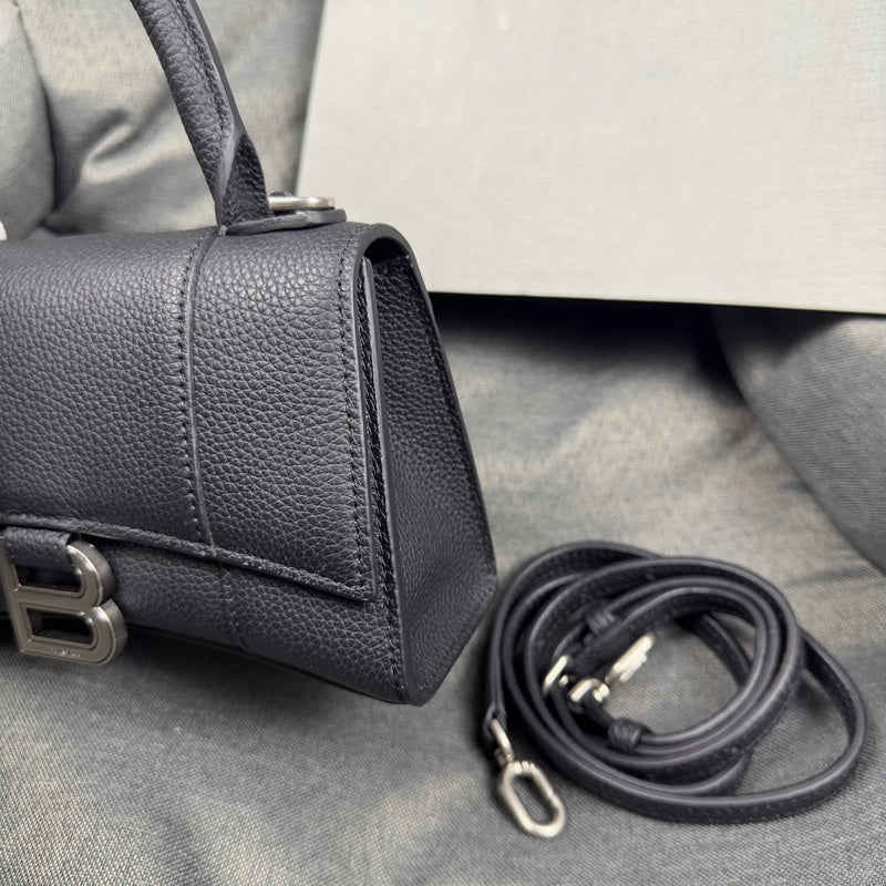Zivas Charm Chic Craftsmanship Statement Handbag (Polished Everyday Piece) – Detail View