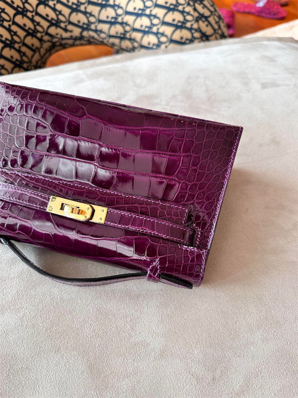  smart satchel detail view showing craftsmanship 8
