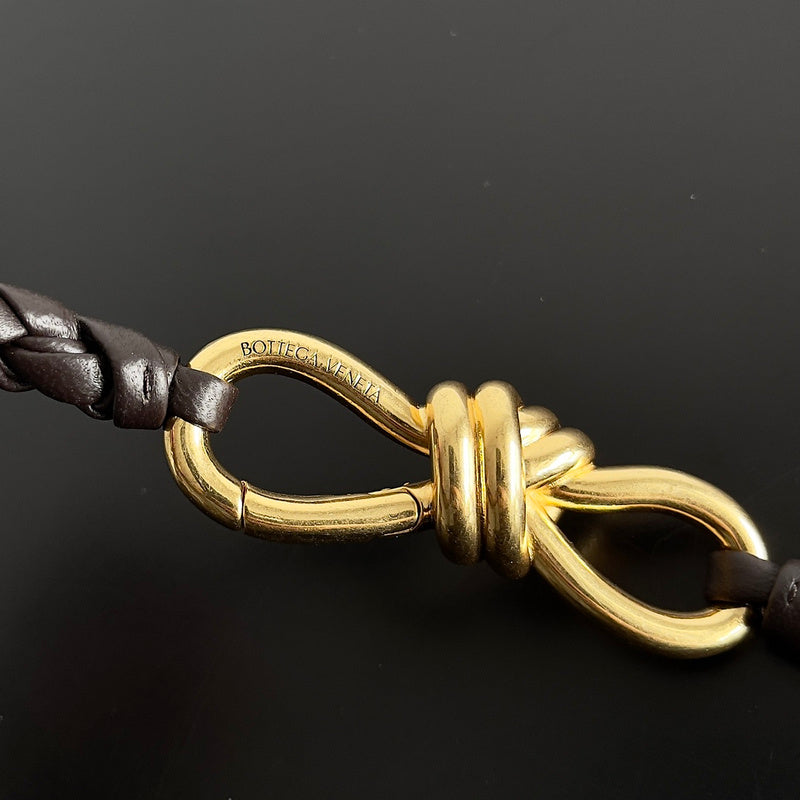 Sleek Vegan Leather Handbag - Chic Everyday Appeal | Women's Luxury Handbag #1578 - hardware and detail close-up (image 5) of designer-inspired handbag