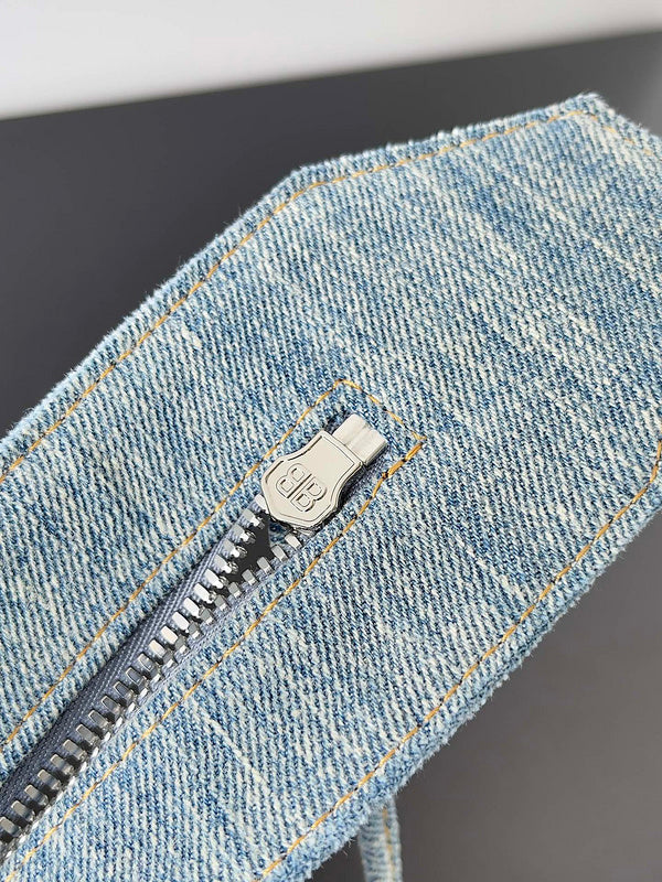 Zivas Charm Sleek Silhouette Fashion Handbag (Timeless Wardrobe Addition) – Close-Up Detail