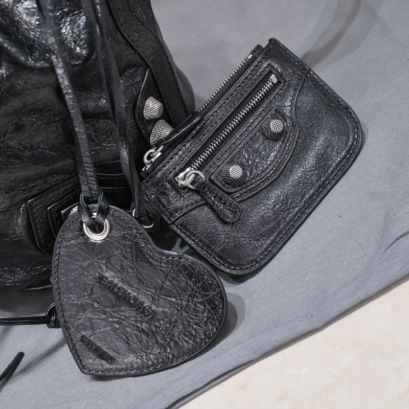 Zivas Charm Versatile Design Statement Handbag (Timeless Wardrobe Addition) – Lifestyle Shot 7